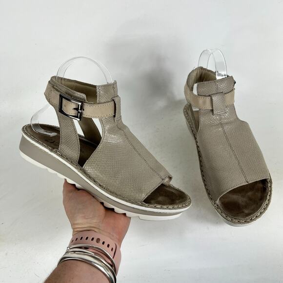 Naot Verbena Sandals Women's 7.5 Beige Buckle Snakeskin Ankle Strap Open Toe - Picture 1 of 9